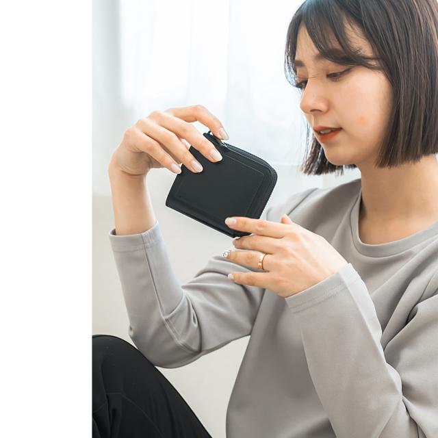 Rename グロッシーレザー モノクローム ウォレット