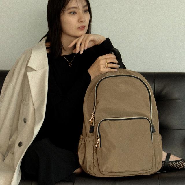 Rename ゴールドファスナーマルチポケット デイバッグ 