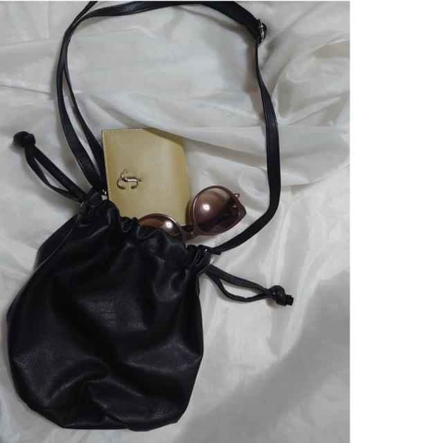 Rename リングジップ ボディショルダーバッグ