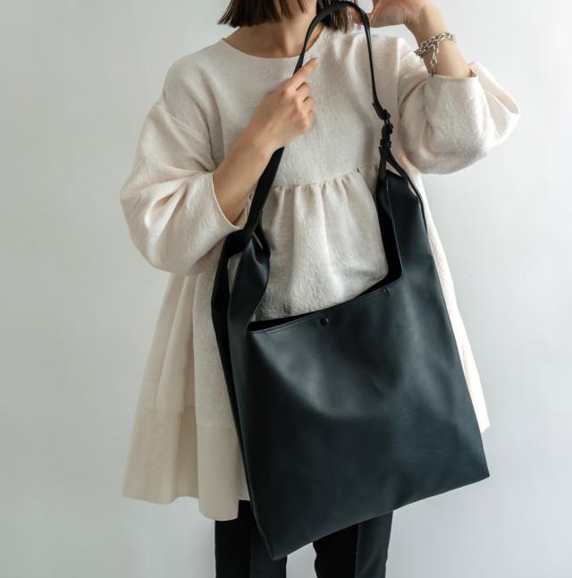 Rename フェイクレザー2wayショルダー付きマルシェバッグ 