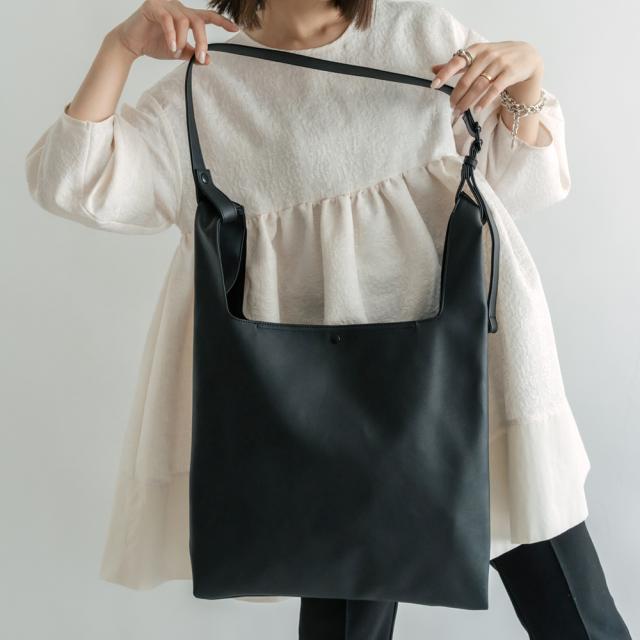 Rename フェイクレザー2wayショルダー付きマルシェバッグ 