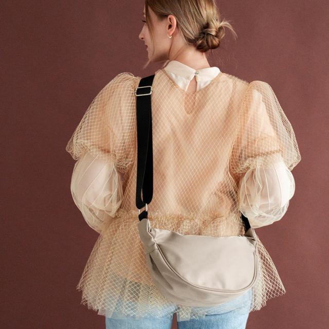 Rename  ハーフムーン クロスボディバッグ 