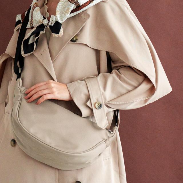 Rename  ハーフムーン クロスボディバッグ 