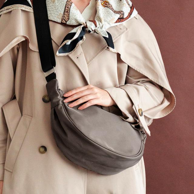 Rename  ハーフムーン クロスボディバッグ 