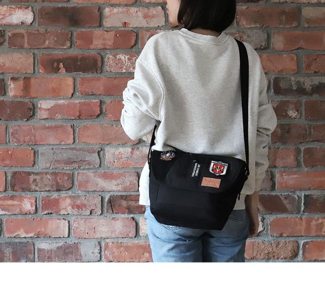 ショルダーバッグ AVIREX 限定モデル TOPGUN トップガン メンズ レディース 男女兼用 A5ミニショルダーバッグ AVX3520J