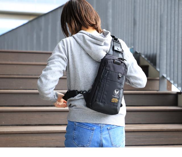 AVIREX (アヴィレックス) REGLESS (リグレス)シリーズ ボディバッグ AX2200