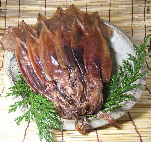 能登産丸干しいか。いかの肝入りで「いしり」仕立て。軽くあぶって酒の肴にどうぞ。