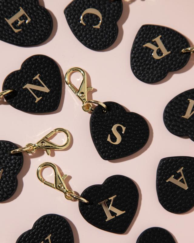 ハート型 イニシャルレザーチャーム