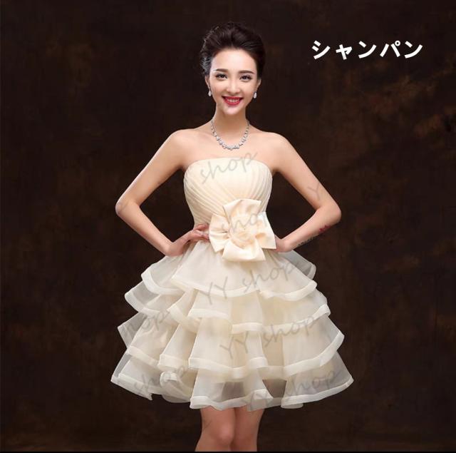 チュールスカートと胸元のビジューが美しい イブニングドレス