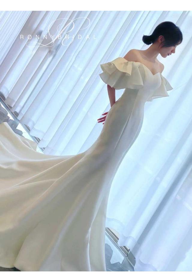 高級サテン マーメイド ウェディングドレス トレーン オフショルダー ビスチェ 白 結婚式 撮影 ベール グローブ付 オーダーサイズ可 H083 高級サテン マーメイド ウェディングドレス トレーン オフショルダー