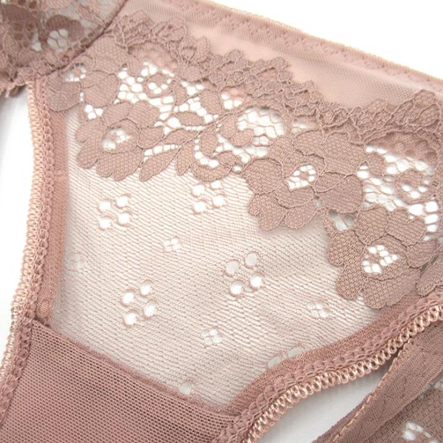 透ける総レースのブラジリアンショーツ