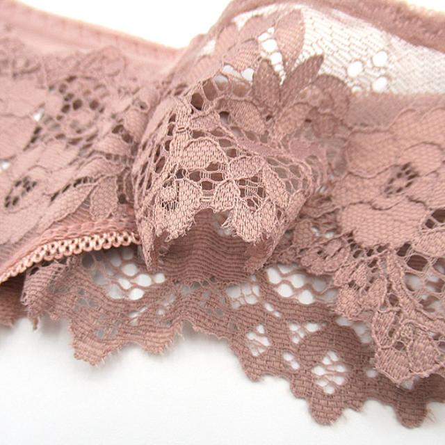 透ける総レースのブラジリアンショーツ