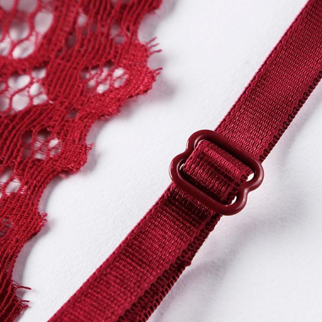 抜け感あるおしゃれを楽しむ。ゆるっと可愛い、レースの三角ブラ