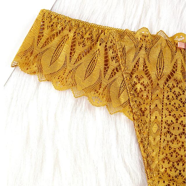 透け感レースで大人可愛く、後ろ姿まで魅力的なTバック