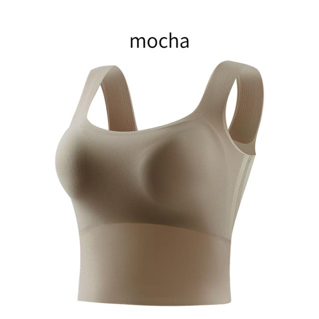 自然な美シルエット。着るだけでキレイに見えるシームレスタンク