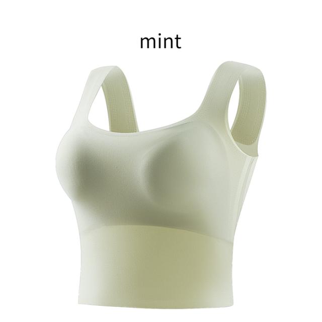 自然な美シルエット。着るだけでキレイに見えるシームレスタンク