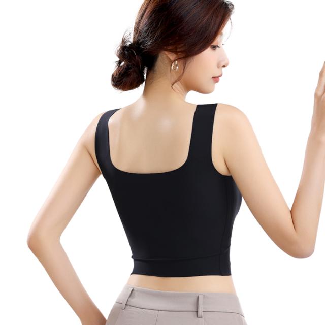 自然な美シルエット。着るだけでキレイに見えるシームレスタンク