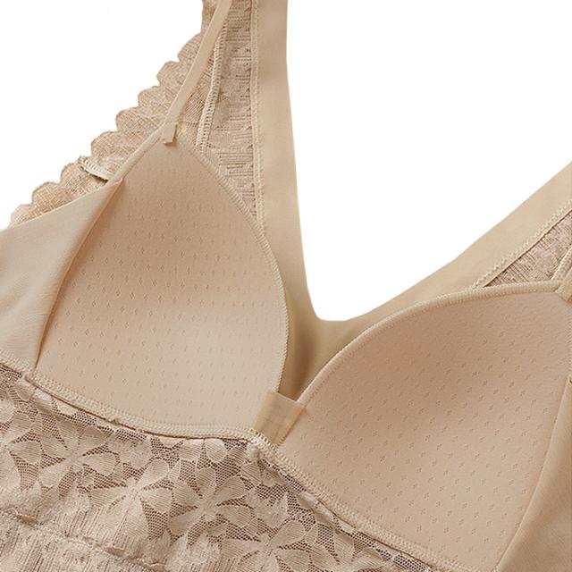 伸縮性のある柔らかい生地 ブラがいらない大人のタンクトップ