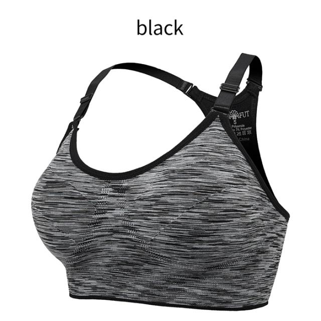 太目のストラップでバストの揺れを抑えてくれるスポーツブラ
