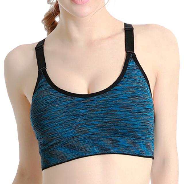 太目のストラップでバストの揺れを抑えてくれるスポーツブラ