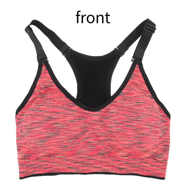 太目のストラップでバストの揺れを抑えてくれるスポーツブラ