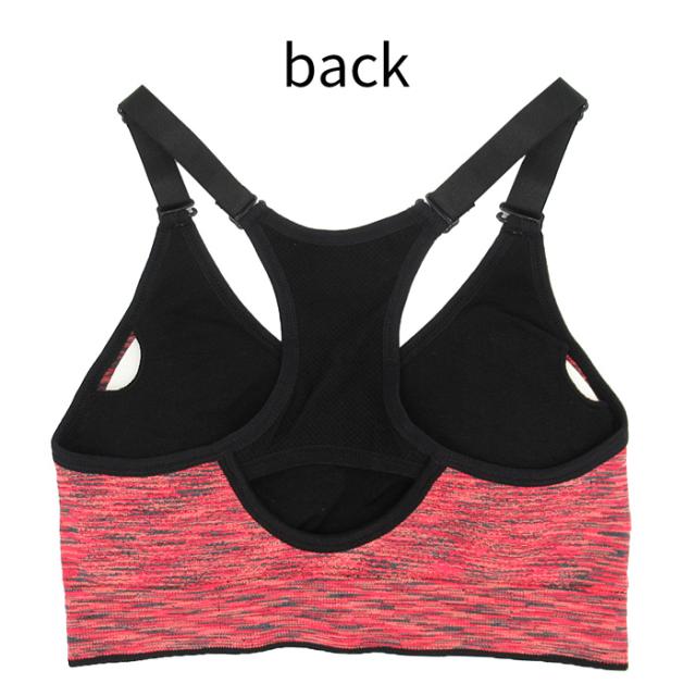 太目のストラップでバストの揺れを抑えてくれるスポーツブラ