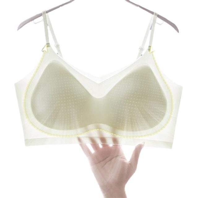 【 送料無料 】 紙より薄いシームレスノンワイヤーブラ