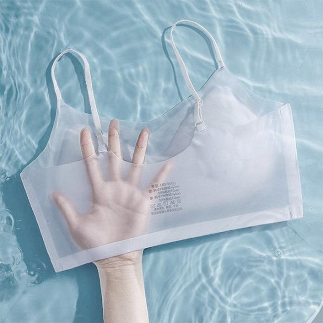 【 送料無料 】 紙より薄いシームレスノンワイヤーブラ