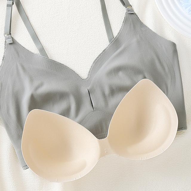 しっかりとした柔らかい生地が自慢の一体型パッド入りブラジャー