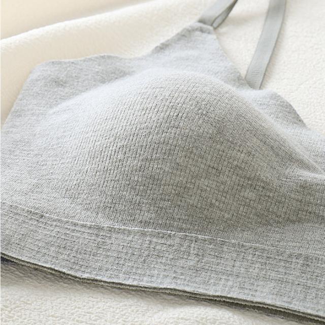 しっかりとした柔らかい生地が自慢の一体型パッド入りブラジャー