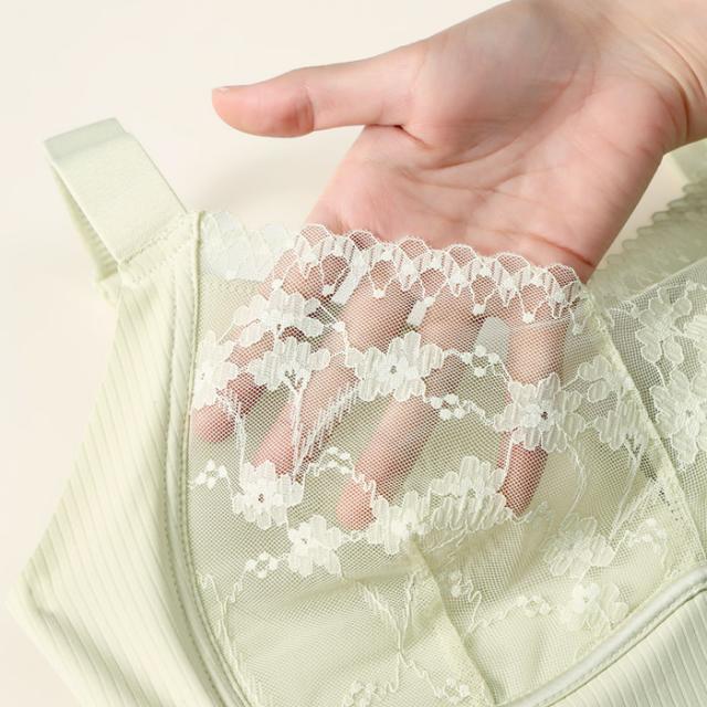 毎日着たくなる、シームレス×花柄レースのノンワイヤーブラ