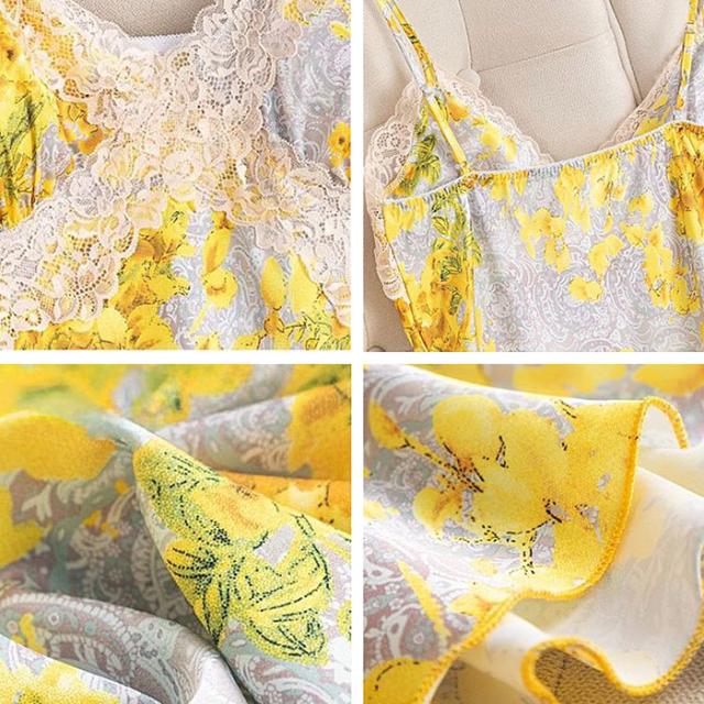 艶めくサテンのセクシーランジェリーセットアップ