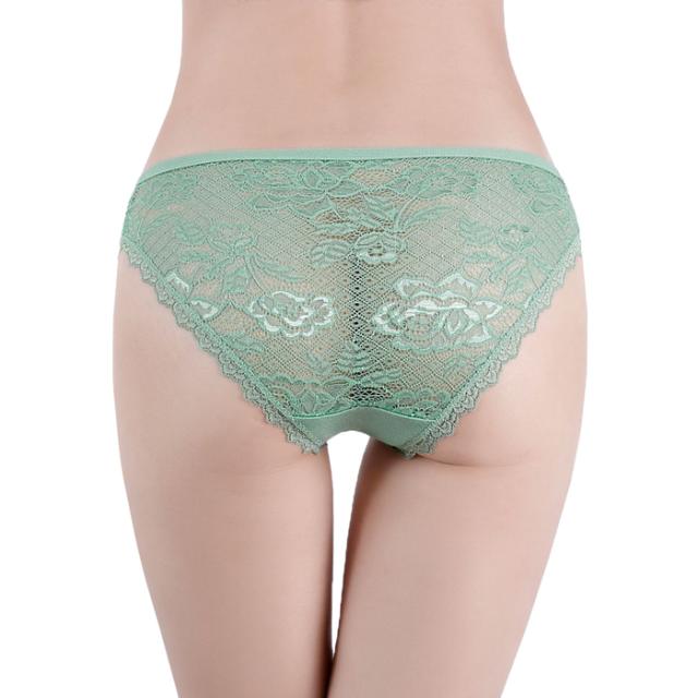 前面は綿素材で後面はセクシーなストレッチレースのショーツ