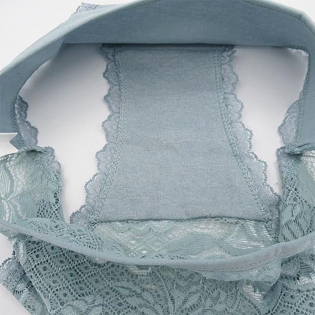 前面は綿素材で後面はセクシーなストレッチレースのショーツ