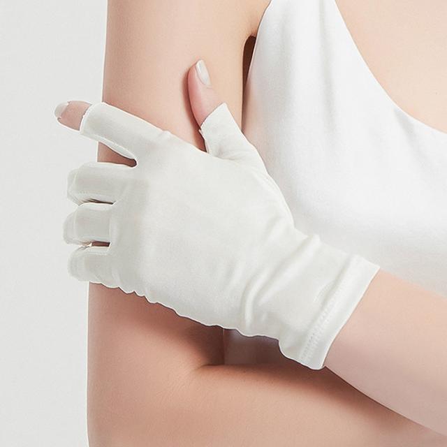 【送料無料】 潤いシルク100%の指先カットUV手袋