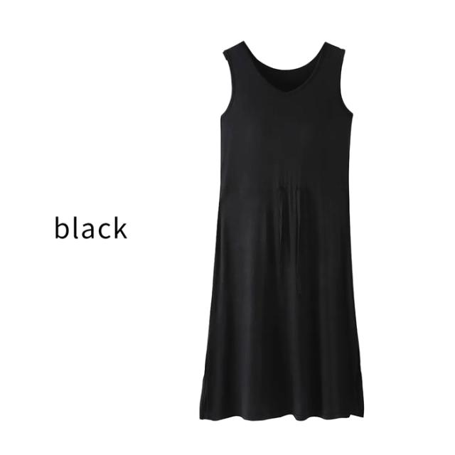 胸元安心！さらっと1枚で着られるパッド付きミディ丈ワンピ