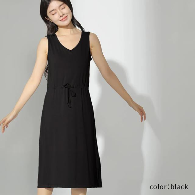 胸元安心！さらっと1枚で着られるパッド付きミディ丈ワンピ