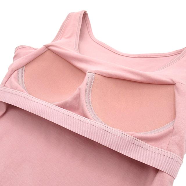 着心地軽やか綿素材。頼れるカップ付きタンクトップ