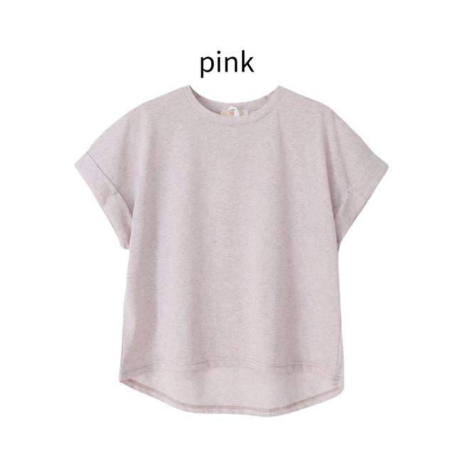 普段着Tシャツ。折り返し袖とゆったりシルエットでこなれ感