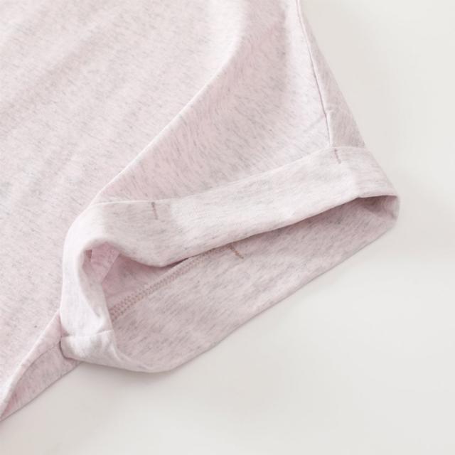 普段着Tシャツ。折り返し袖とゆったりシルエットでこなれ感