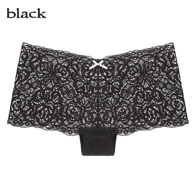 黒色のヒップハングショーツ