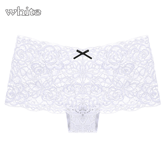 白色のヒップハングショーツ