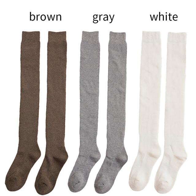 裏起毛で暖かいオーバーニーソックス