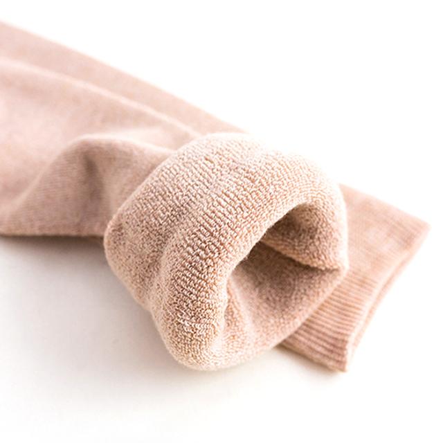 裏起毛で暖かいオーバーニーソックス