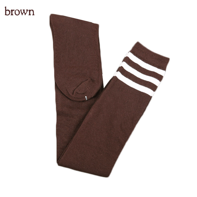 ブラウンのニーハイソックス