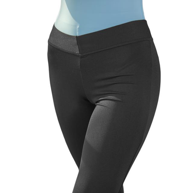 裾広がりのフレアパンツで美シルエット 動きやすいダンスパンツ