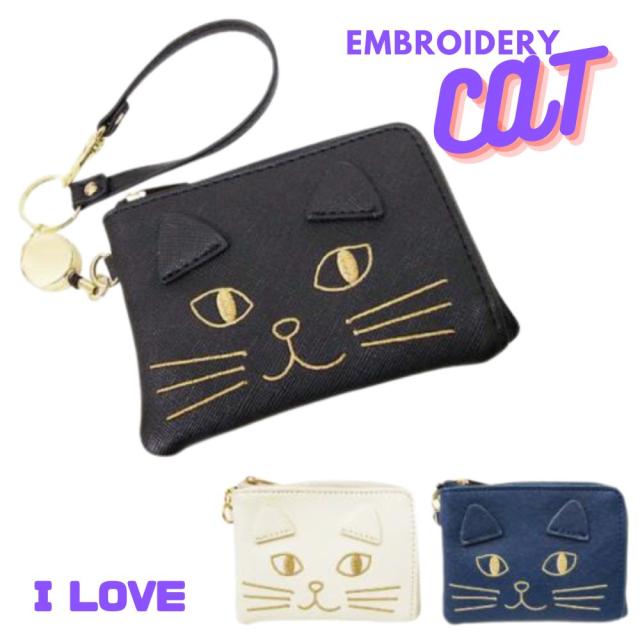 リールが伸びるのでバッグに付けたまま改札OK！猫フェイス刺繍が可愛いパスケース