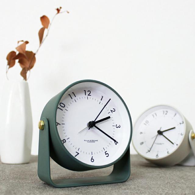 置き時計 置時計 アラーム 目覚まし時計 卓上 おしゃれ オシャレ 小さい アナログ シンプル 寝室 子ども部屋 書斎 かわいい ナチュラル スイープムーブメント ナイトライト くすみカラー グレー グリーン ホワイト 