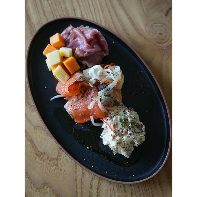 オーバル 丸皿 皿 おしゃれ プレート お皿 Mサイズ 24cm マット ブラック ホワイト グレー 黒 白 ナチュラル アクシス AXCIS 陶器 日本製 器 取り皿 食器 お食い初め モダン シック ピュア フラットプレートオーバル ケーキ 耐熱 無地 食器 電子レンジ可 食洗機対応