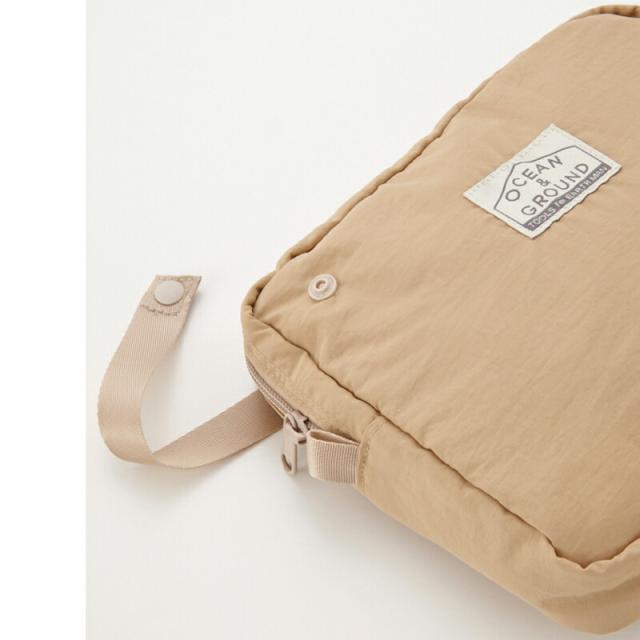 OCEAN＆GROUND オーシャンアンドグラウンド ストラップ付き 撥水 オムツポーチ クラッチポーチ トラベルポーチ インナーバッグ コスメポーチ マルチポーチ 小物入れ 仕切り ポケット付き 収納 パパ ママ ベビーカー取り付け 無地 おしゃれ くすみカラー 撥水加工 防水
